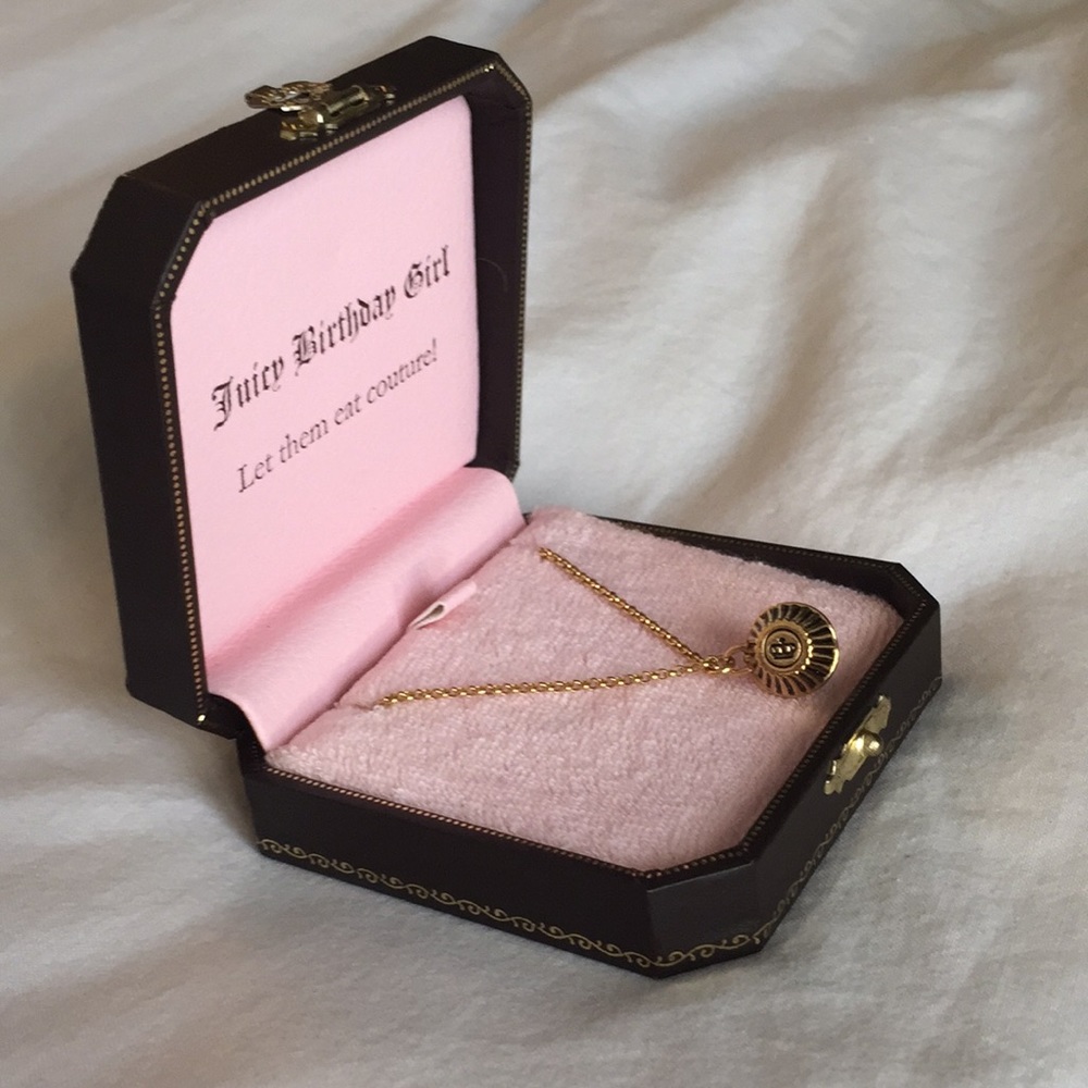 Juicy Couture Cupcake Necklace - Picture 6 of 6